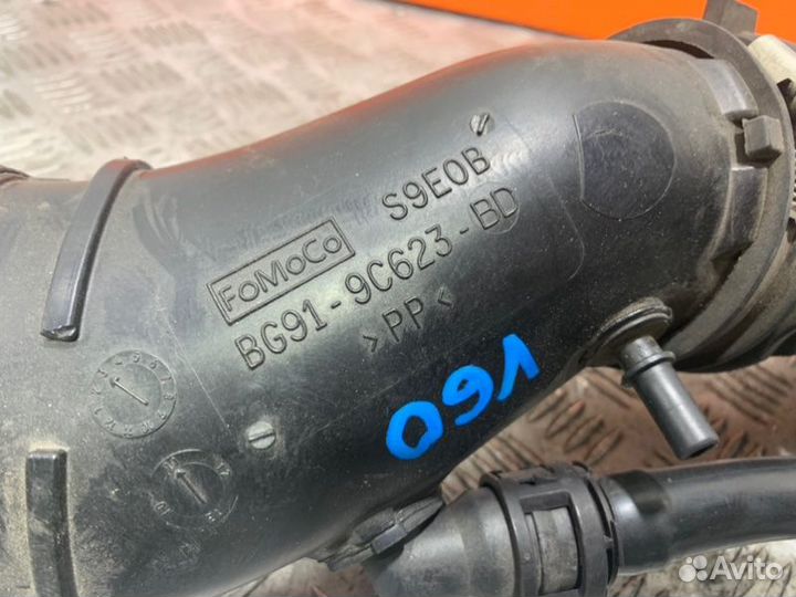 Патрубок воздушного фильтра Volvo V60 FW48