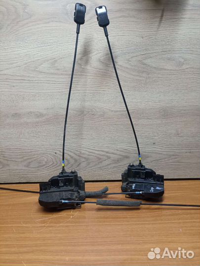 Замок двери задний Nissan Note E11