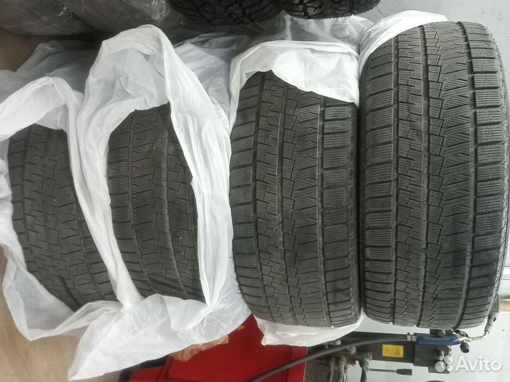 Kapsen Snowshoes AW11 295/40 R21 111V