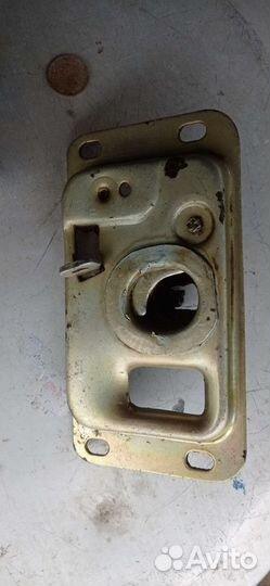 Шкворень, замок переднего капота