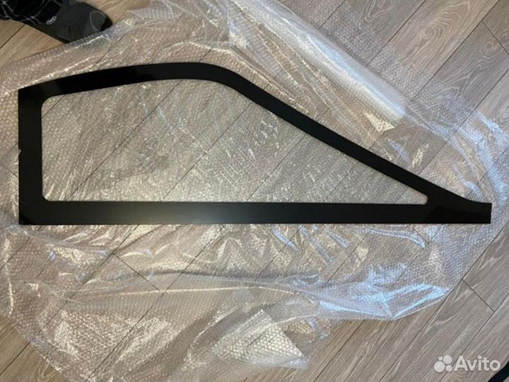 Стекло лобовое правое Hitachi