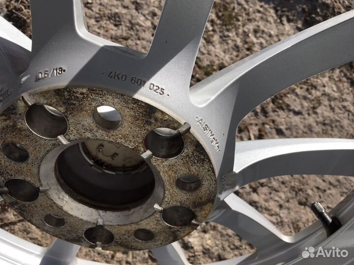 Michelin 225/60R17,кованые оригинальные диски Audi