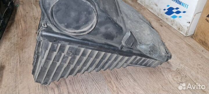 Корпус воздушного фильтра левый Porsche Cayenne