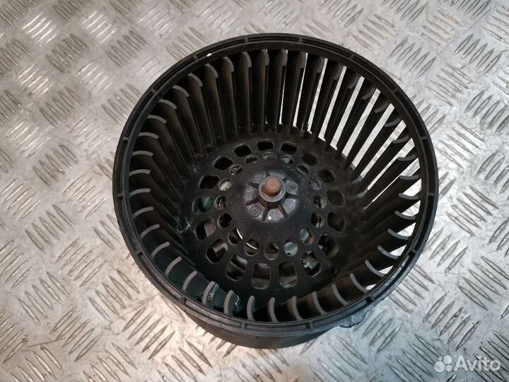 Моторчик отопителя LADA largus