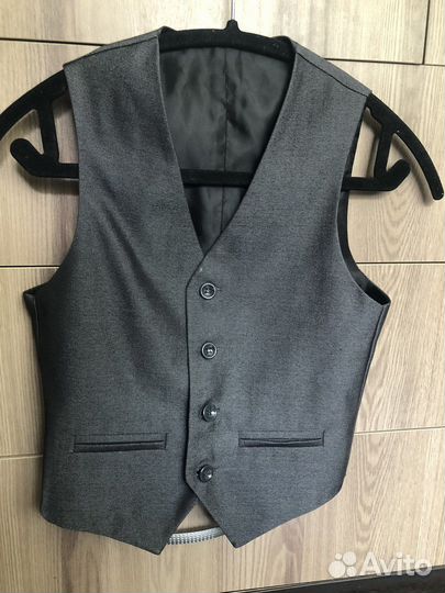 Жилетка для мальчика школьная