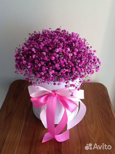 Букет с гипсофилой розой, фиолетовой