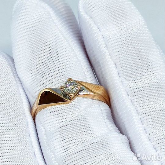 Золотое кольцо с камнем 17,5р