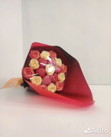 Шоколадные Розы и Сердца - 19 шт в Букете