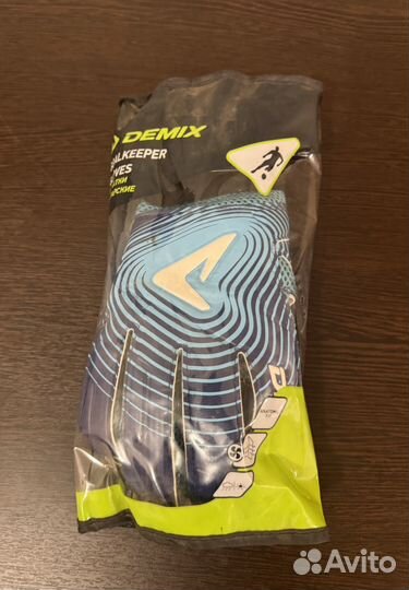 Вратарские перчатки demix