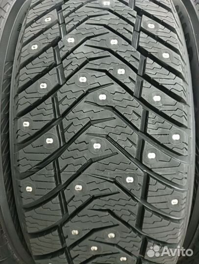 Yokohama IceGuard Stud IG65 215/60 R16