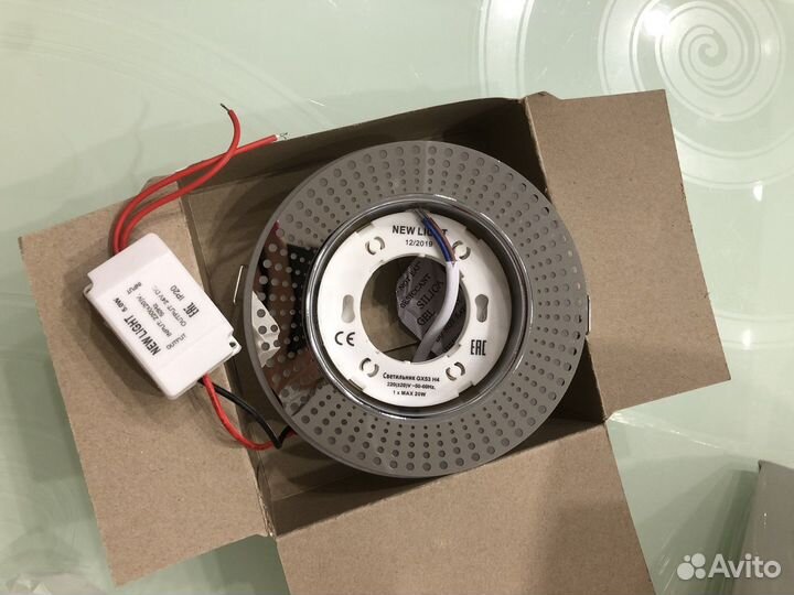 Продам точечный светильник GX53