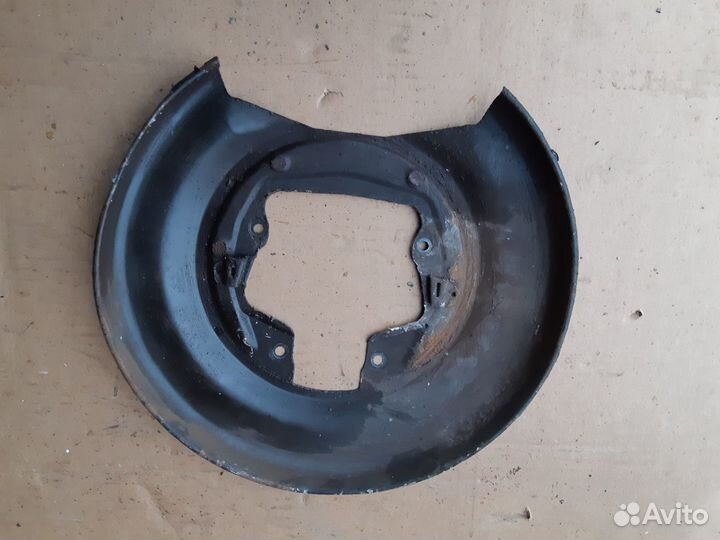 Кожух тормозного диска задний Вольво S80