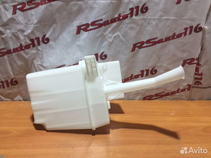 Бачок омывателя Toyota Avensis 2