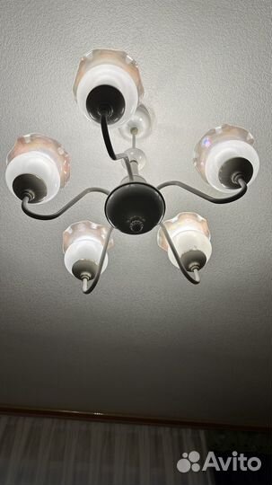 Продам б/у люстру