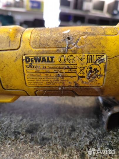 Ушм болгарка DeWalt DWE4238
