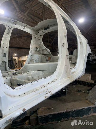 Центральная стойка кузова левая Peugeot 208