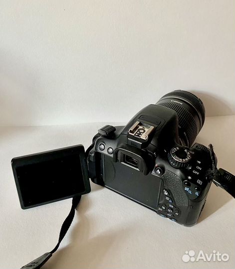 Зеркальный фотоаппарат Canon 650d