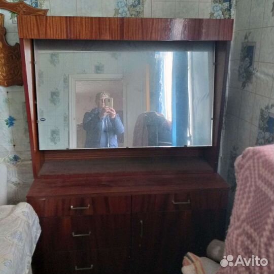Трюмо с зеркалом бу