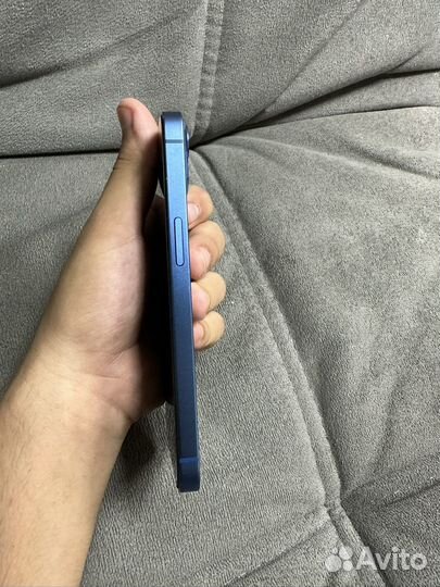 Телефон iPhone 13