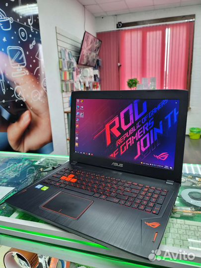 Роскошный asus ROG strix i7/16gb/SSD/GTX 8GB