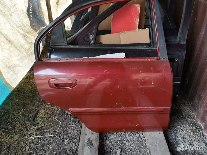 Дверь задняя Mitsubishi Carisma