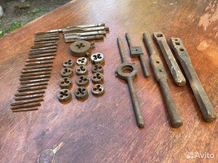 Набор метчиков и плашек СССР