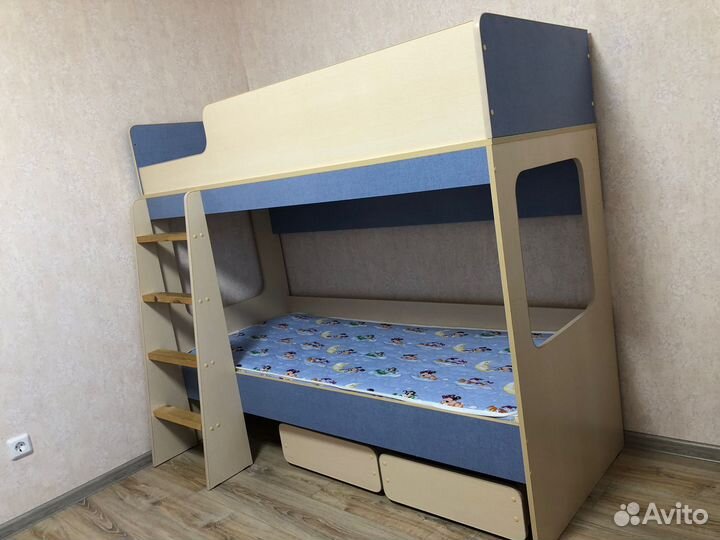 Детская двухъярусная кровать с двумя матрацами