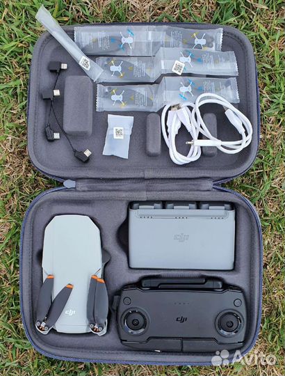 Квадрокоптер DJI Mini SE Fly More Combo