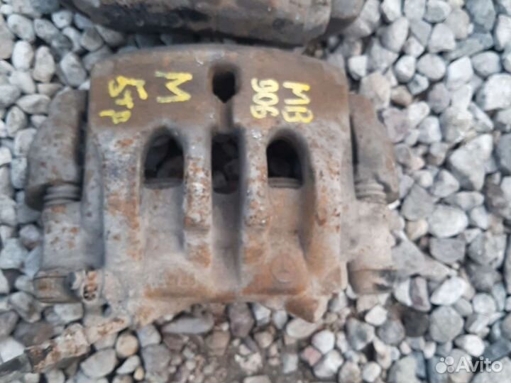 Суппорт передний Мерседес Спринтер 906, Крафтер