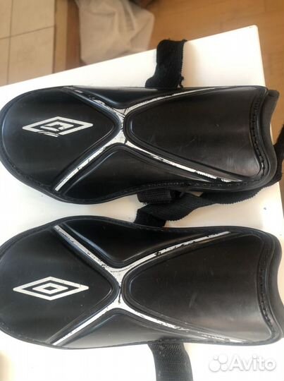 Щитки футбольные Umbro