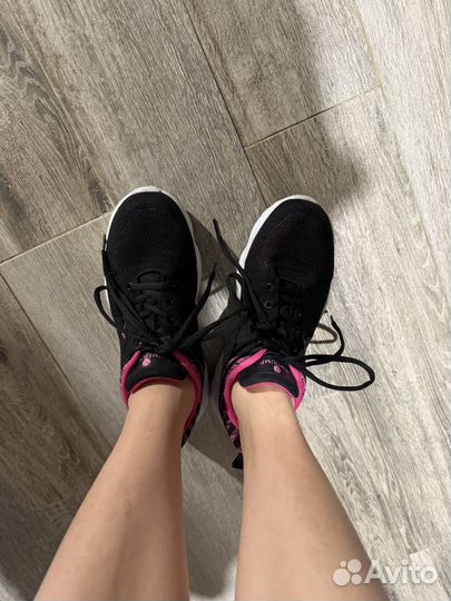 Кроссовки женские
