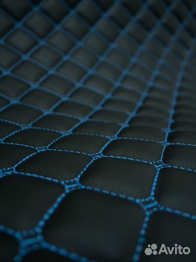 Экокожа стеганая черная с синим квадратом