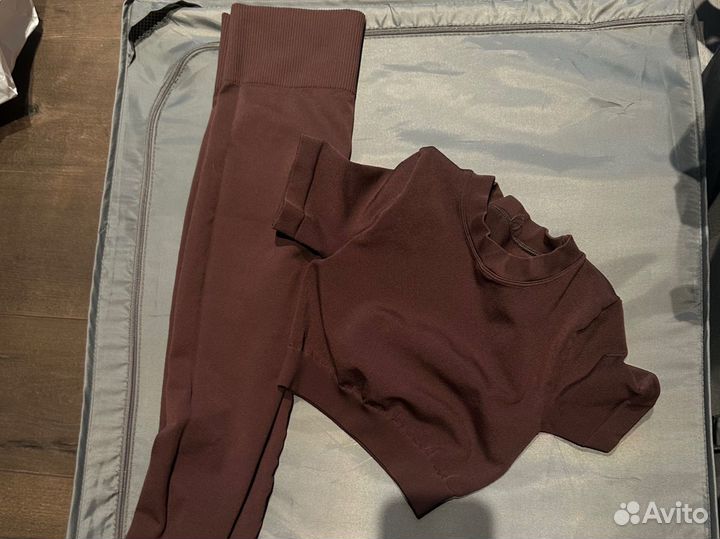 Кроп топ и леггинсы lavarice