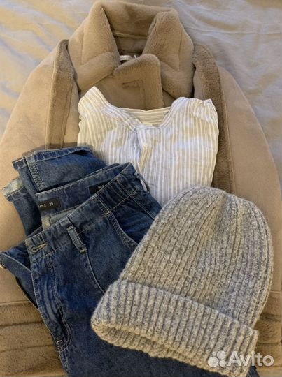 Образ (куртка+джинсы moms+шапка+полосатая рубашка)