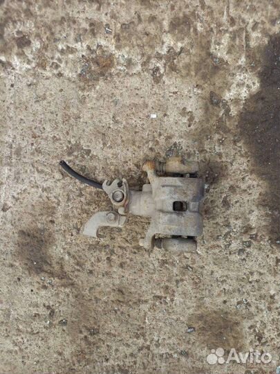 Суппорт тормозной задний правый Mazda 6 GG L8-DE