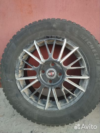 Michelin X-Ice North 4 185/65 R15