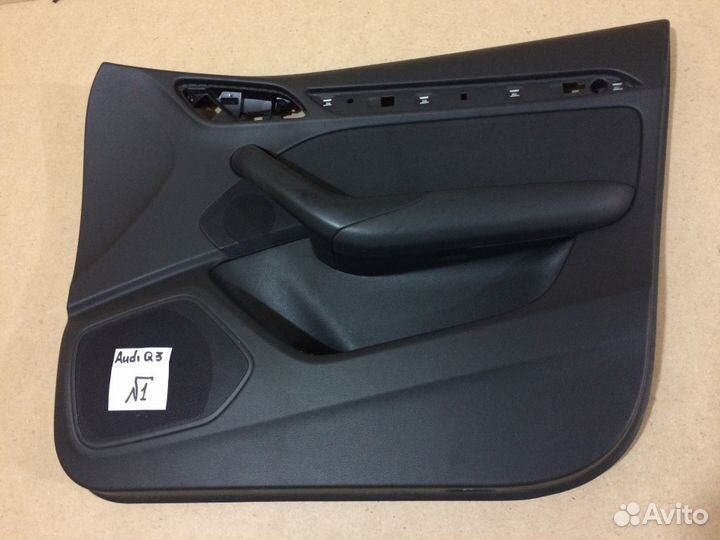 Обшивка двери Audi Q3