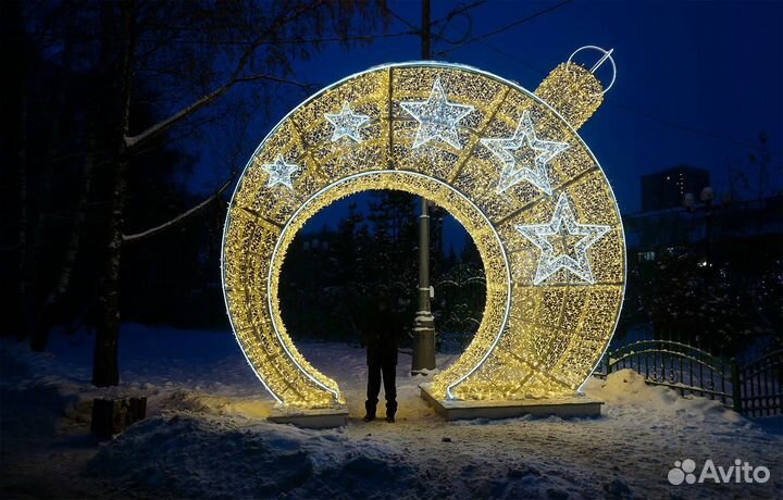 Светящаяся уличная новогодняя арка. Уличные фигуры