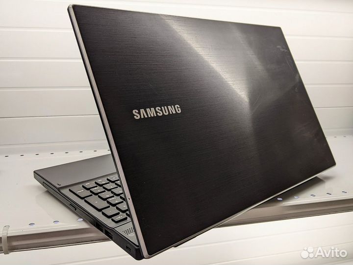 Ноутбук Samsung NP300V5A-S0WRU