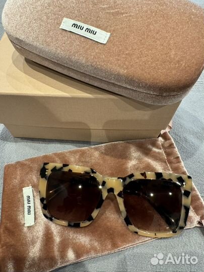 Солнцезащитные очки женские Miu Miu