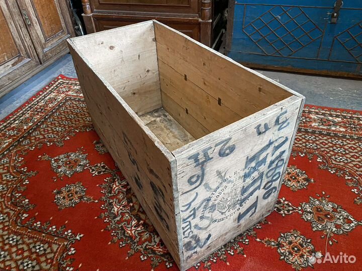 Ящик старинный обувная фабрика треугольник