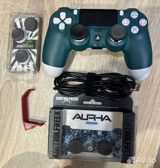 Sony Dualshock 4 alpine green, с аксуссуарами