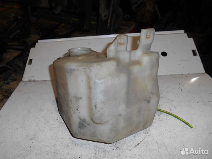 Бачок омывателя MB952785 Mitsubishi Galant E5