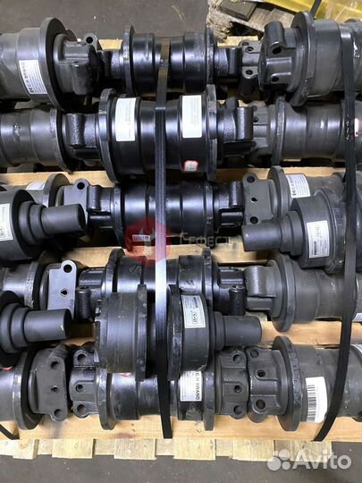 Каток поддерживающий Komatsu PC400-8 KM4184