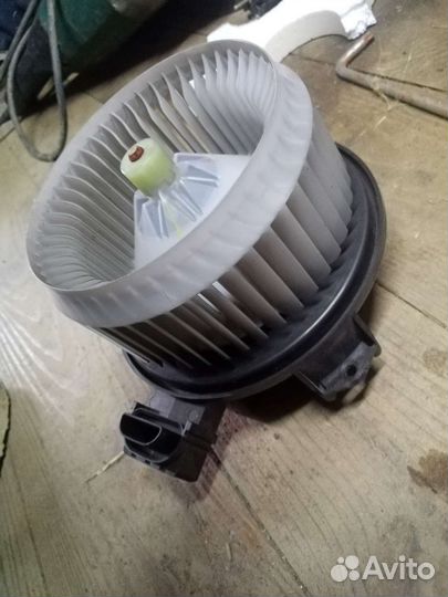 Моторчик печки Toyota Corolla 150 Auris E15