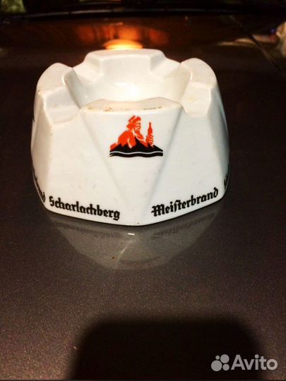 Керамическия пепельница