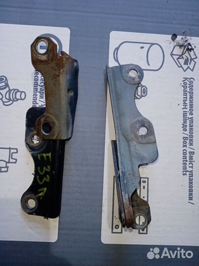 Кронштейн крепления капота Митсубиси Галант 6,е33