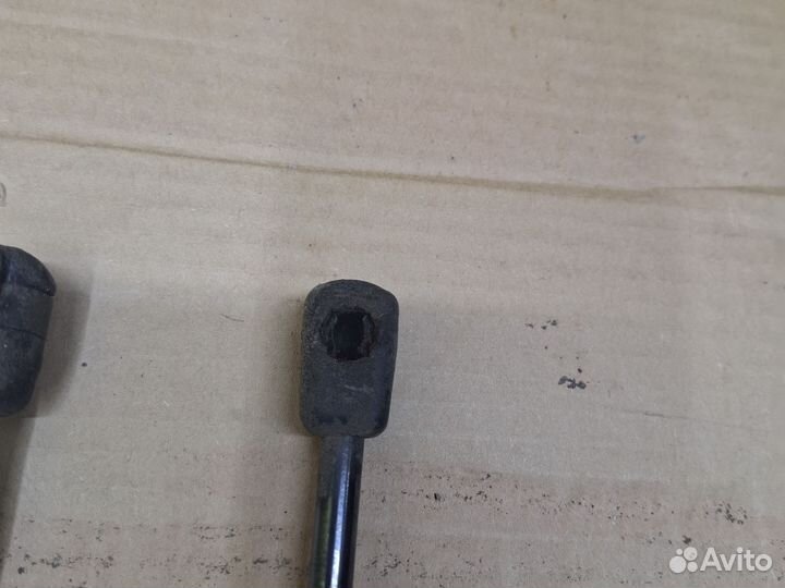 Амортизатор крышки багажника Kia Picanto 2 TA