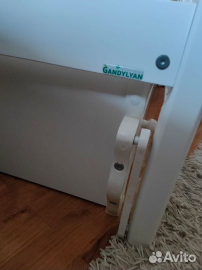 Детская кроватка с универсальным маятником