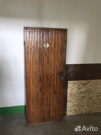 Продам дверь, открывается во внутрь